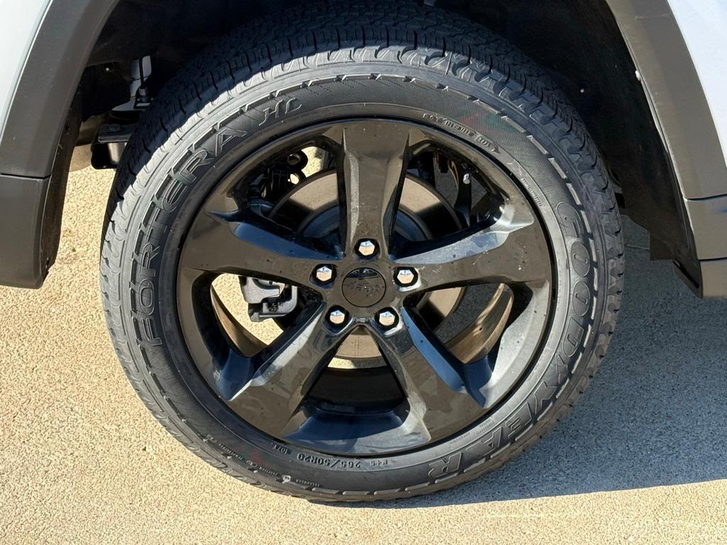 used 2023 Jeep Grand Cherokee car, priced at $30,276