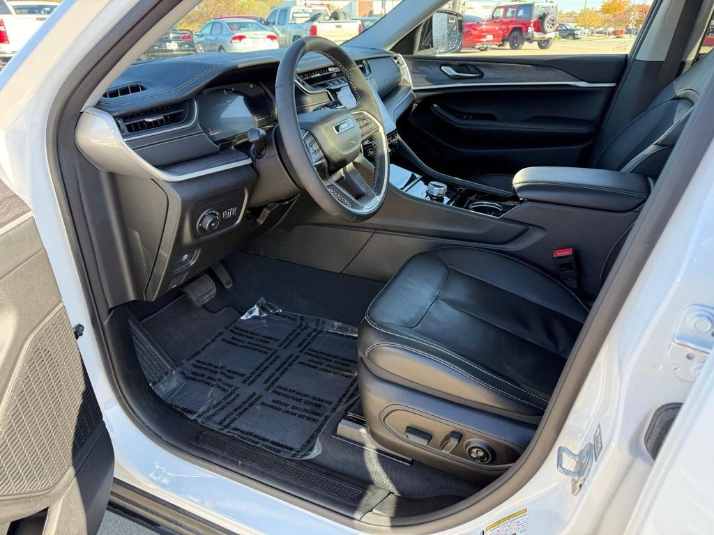 used 2023 Jeep Grand Cherokee car, priced at $30,276