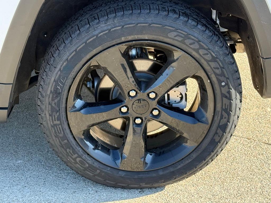 used 2023 Jeep Grand Cherokee car, priced at $30,276