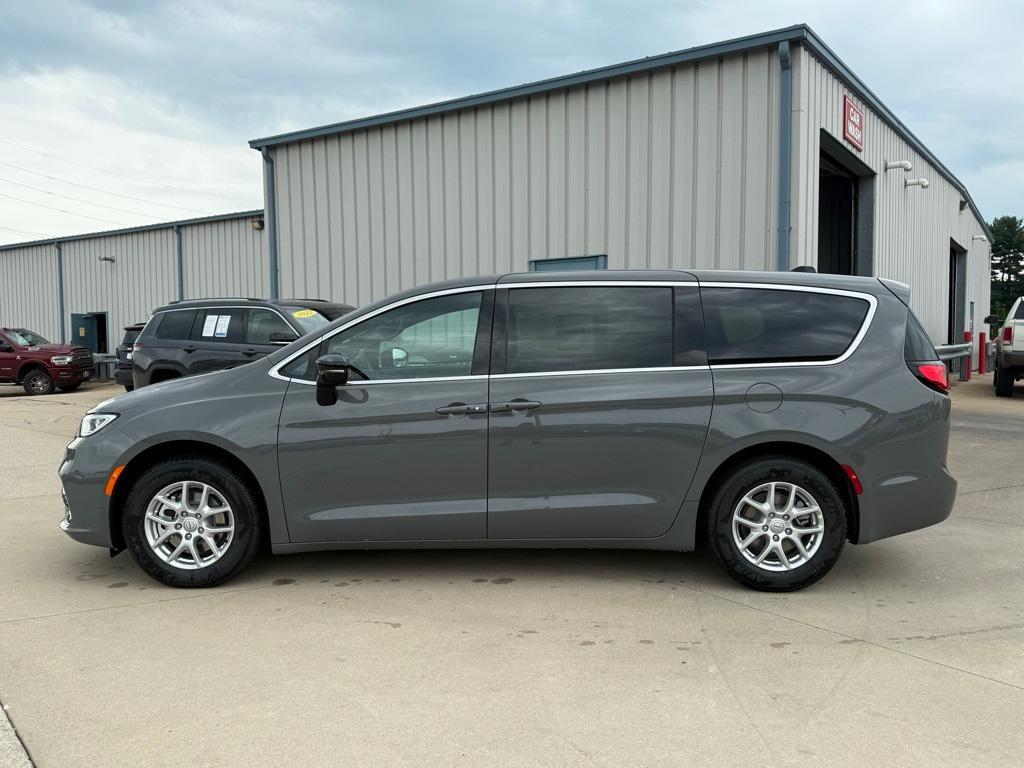 new 2025 Chrysler Pacifica car, priced at $44,585