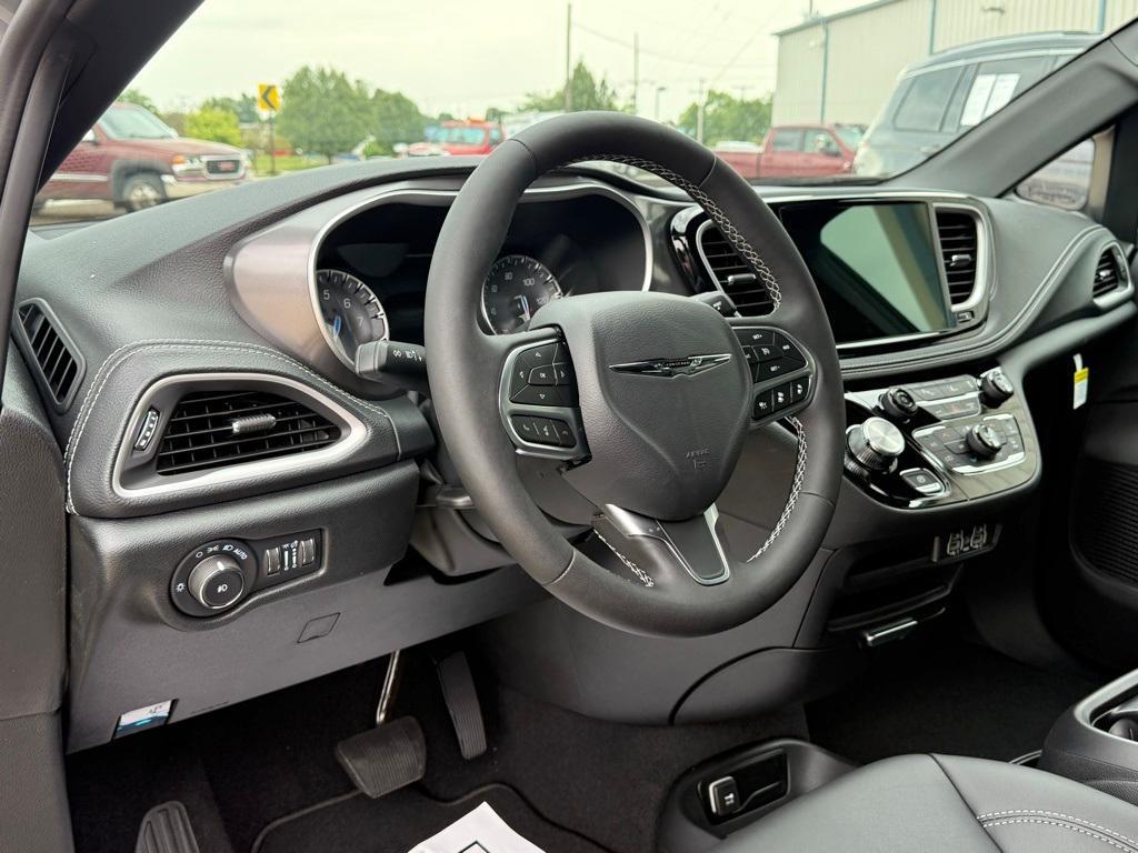 new 2025 Chrysler Pacifica car, priced at $44,585