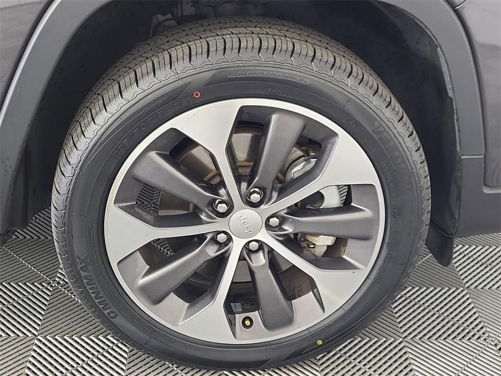 used 2022 Jeep Cherokee car, priced at $25,300