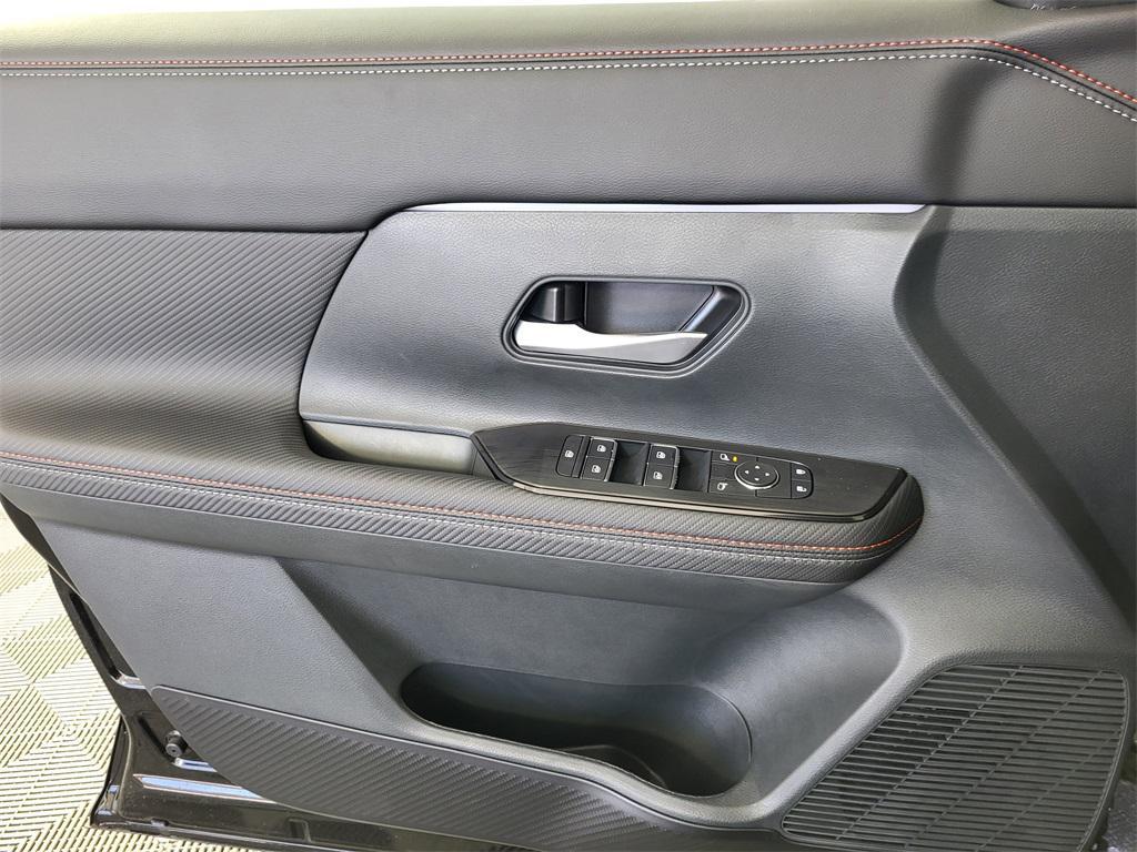 new 2025 Nissan Kicks car, priced at $31,699