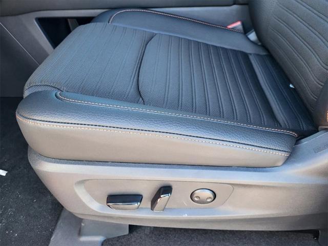 new 2025 Nissan Pathfinder car, priced at $43,886