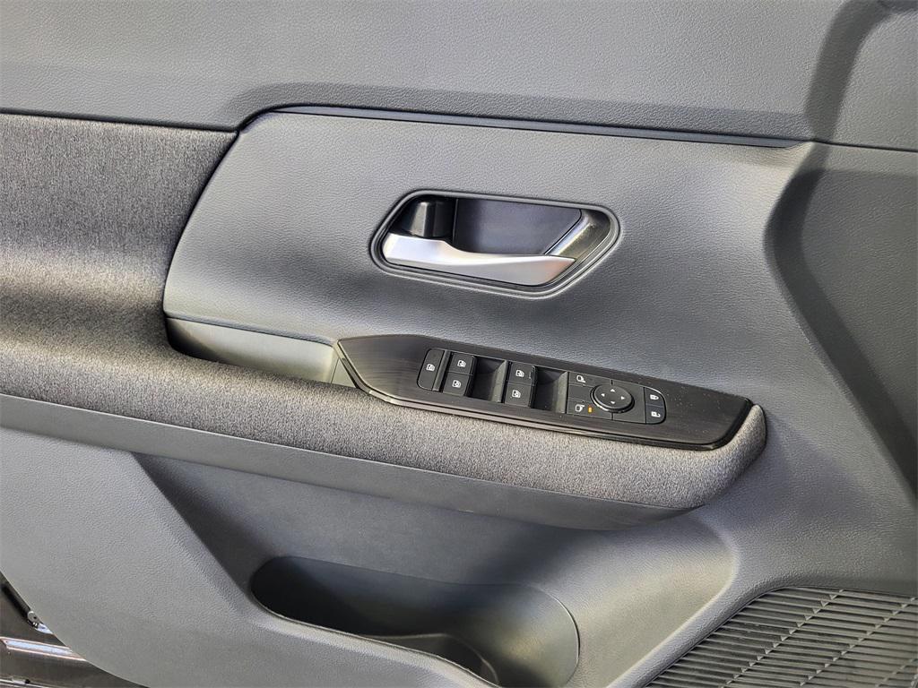 new 2025 Nissan Kicks car, priced at $28,425