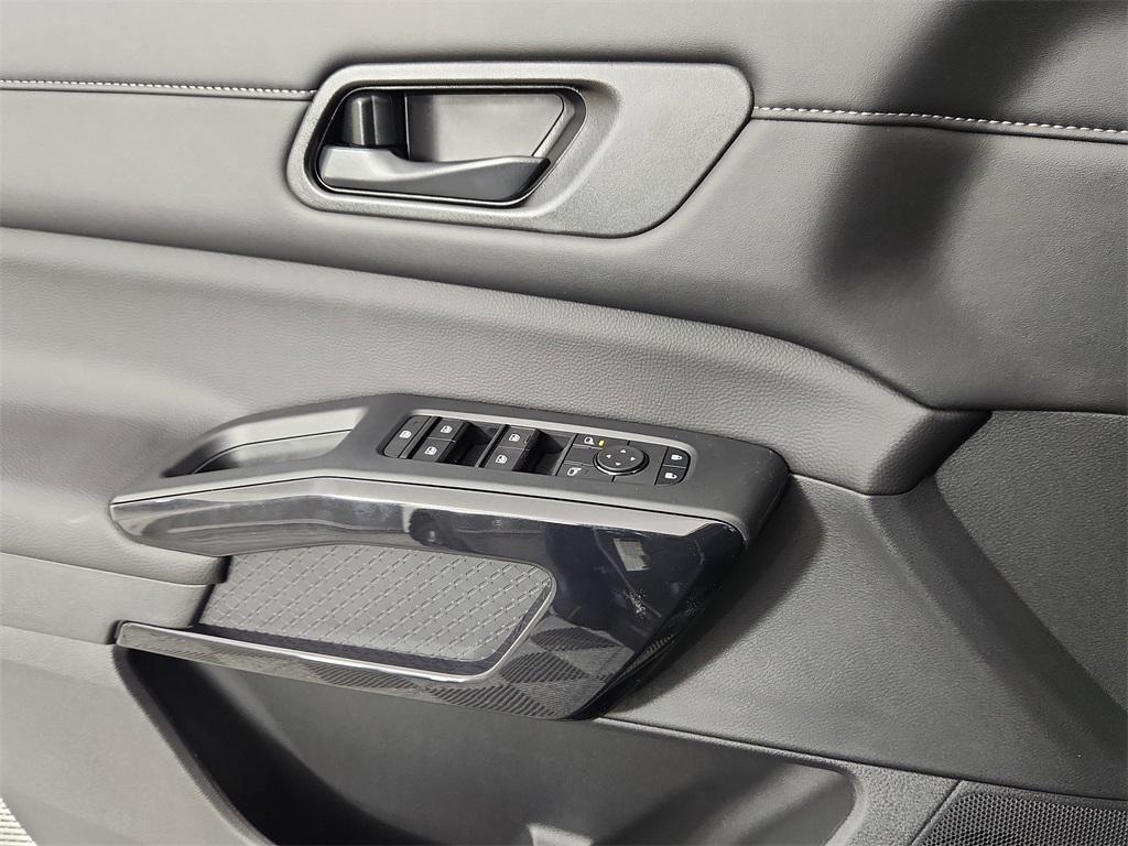 new 2025 Nissan Pathfinder car, priced at $42,205