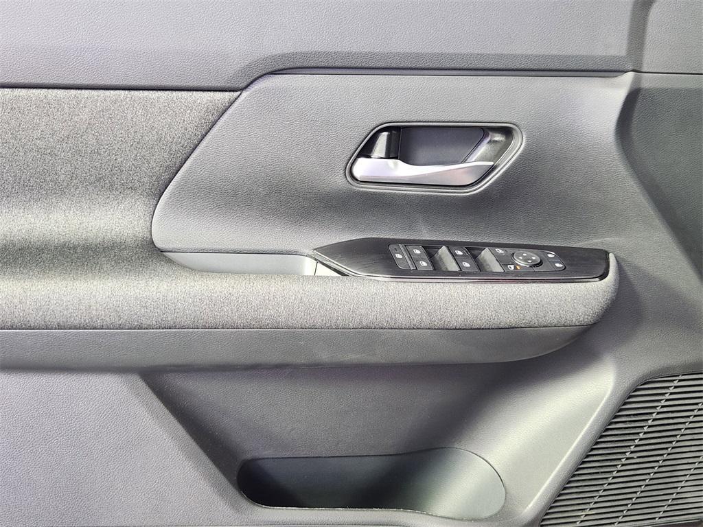 new 2025 Nissan Kicks car, priced at $28,338