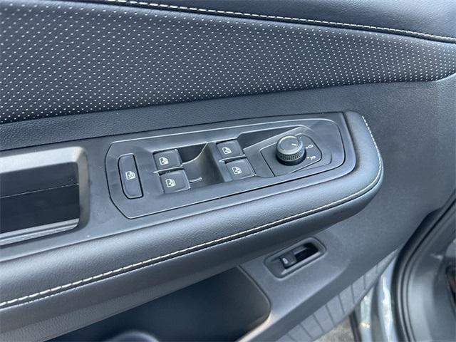 new 2025 Volkswagen Atlas car, priced at $41,358