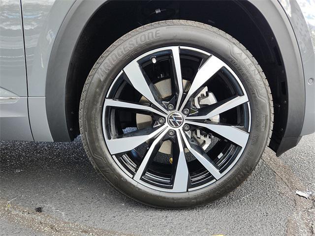 new 2026 Volkswagen Atlas Cross Sport car, priced at $55,248