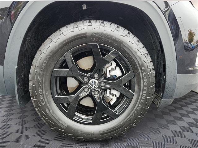 used 2025 Volkswagen Atlas car, priced at $41,925