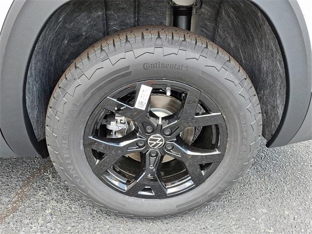 new 2025 Volkswagen Atlas car, priced at $43,987