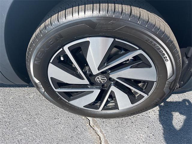 new 2025 Volkswagen Atlas car, priced at $46,504