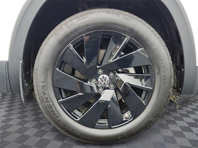 used 2025 Volkswagen Atlas car, priced at $38,276