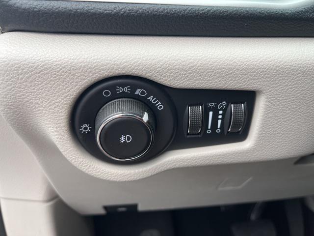 used 2023 Chrysler Pacifica Hybrid car, priced at $23,788