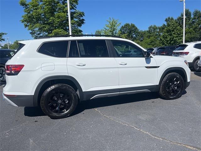 new 2025 Volkswagen Atlas car, priced at $47,585
