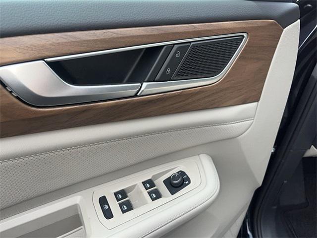 new 2025 Volkswagen Atlas car, priced at $40,250
