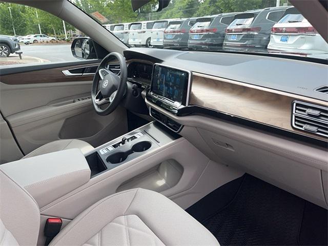 new 2025 Volkswagen Atlas car, priced at $40,250