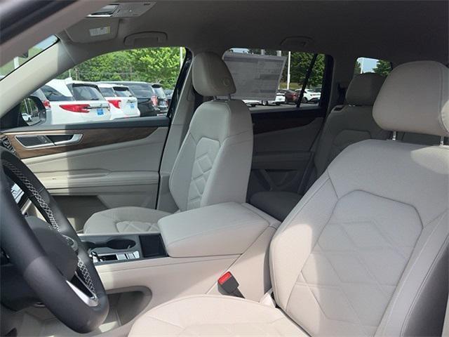 new 2025 Volkswagen Atlas car, priced at $40,250
