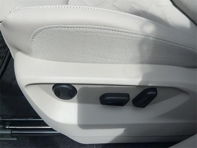 new 2025 Volkswagen Atlas car, priced at $40,250