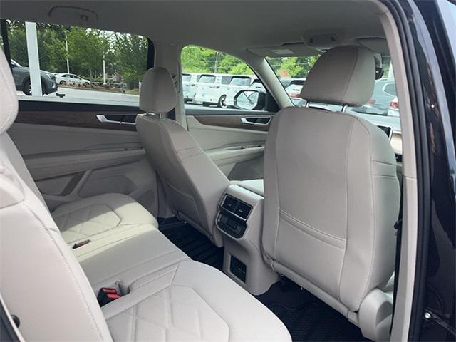 new 2025 Volkswagen Atlas car, priced at $40,250
