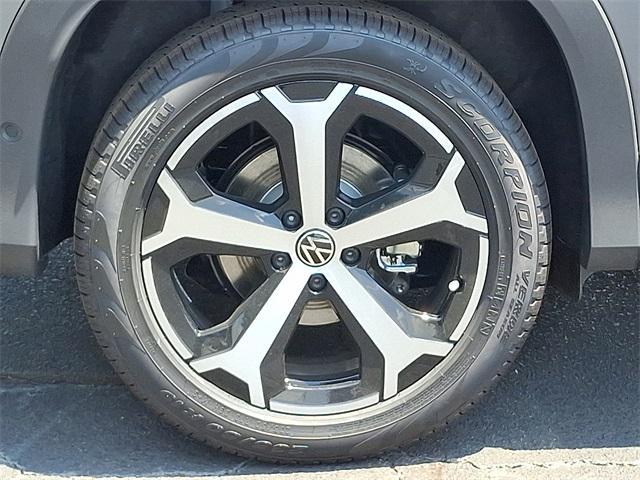 new 2025 Volkswagen Tiguan car, priced at $33,010