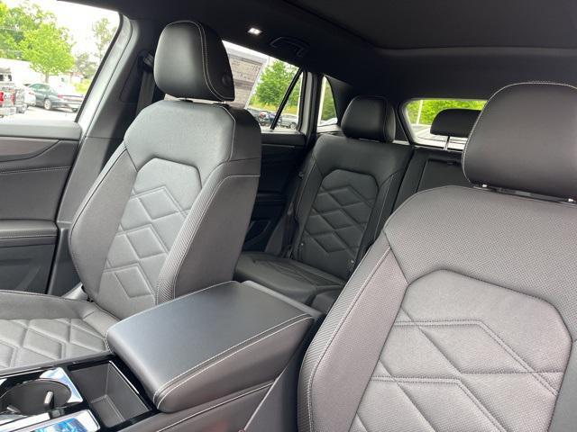 new 2025 Volkswagen Atlas Cross Sport car, priced at $43,913