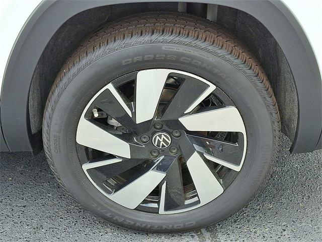 new 2025 Volkswagen Atlas Cross Sport car, priced at $41,795