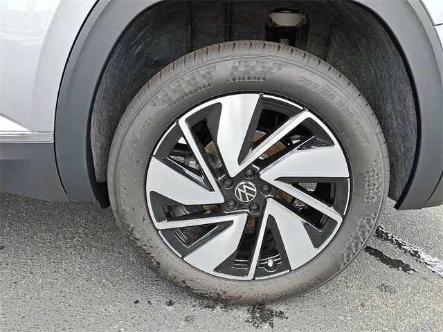 new 2025 Volkswagen Atlas car, priced at $44,855
