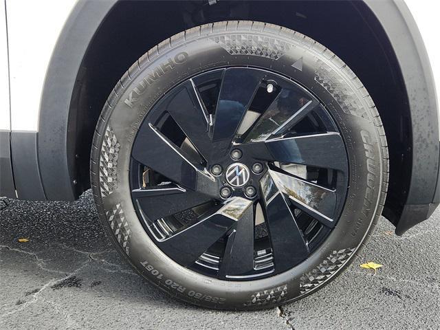 new 2026 Volkswagen Atlas Cross Sport car, priced at $45,801