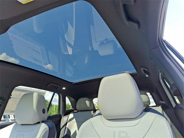 new 2025 Volkswagen ID.4 car, priced at $51,915