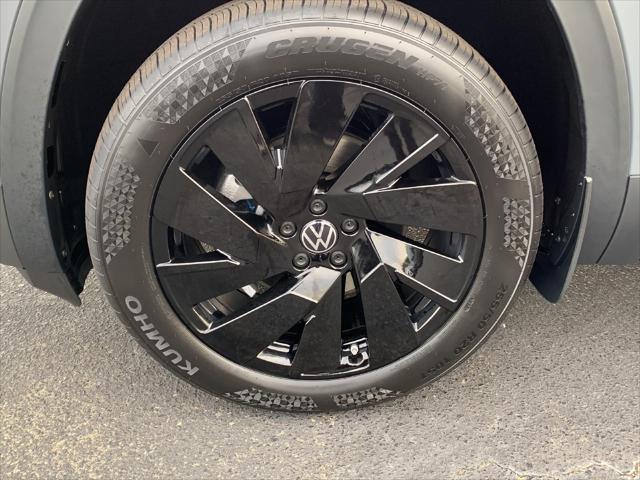 new 2025 Volkswagen Atlas Cross Sport car, priced at $41,432