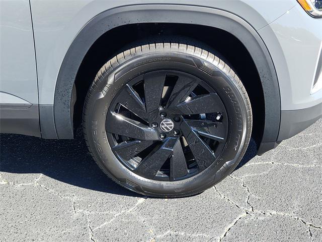 new 2026 Volkswagen Atlas car, priced at $45,312