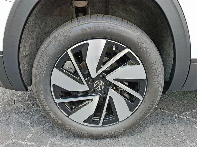 new 2025 Volkswagen Atlas car, priced at $39,454