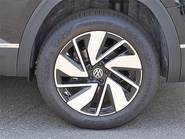 new 2025 Volkswagen Atlas car, priced at $46,156