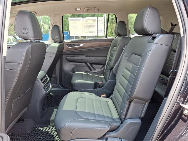 new 2025 Volkswagen Atlas car, priced at $46,156