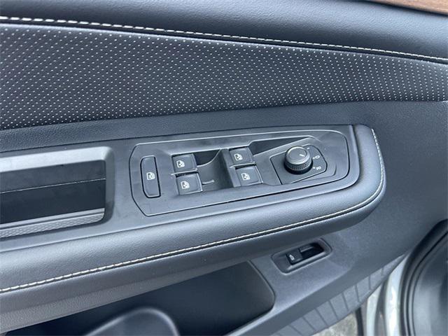 new 2025 Volkswagen Atlas car, priced at $41,084