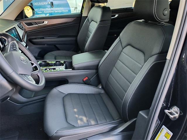 new 2025 Volkswagen Atlas car, priced at $49,018