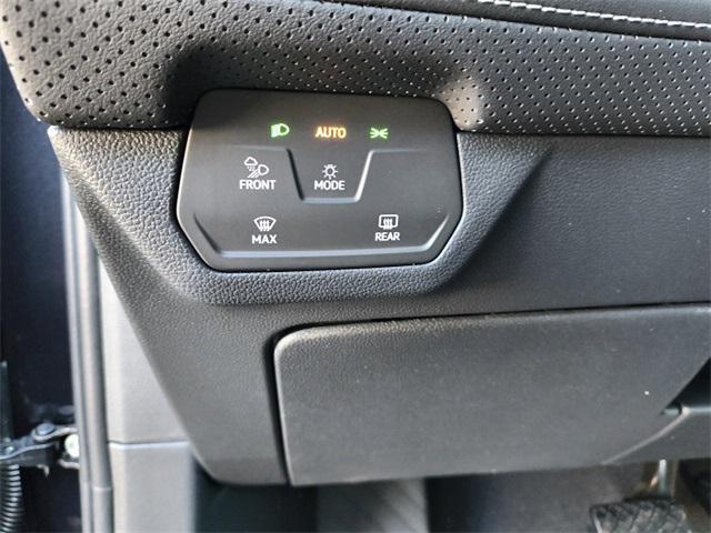 new 2025 Volkswagen Atlas car, priced at $49,018