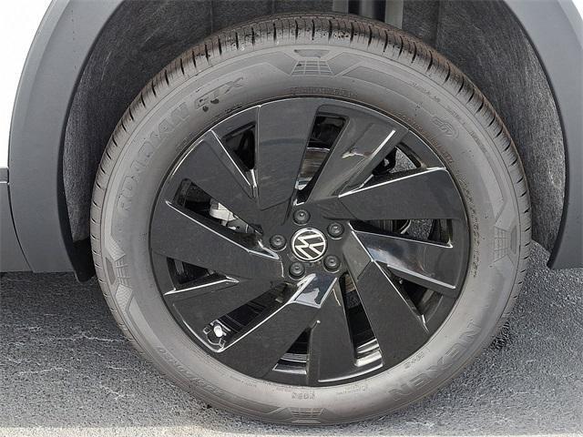 new 2025 Volkswagen Atlas car, priced at $42,355