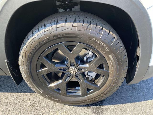 new 2024 Volkswagen Atlas car, priced at $44,746