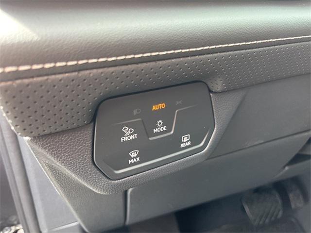 new 2025 Volkswagen Atlas car, priced at $44,136
