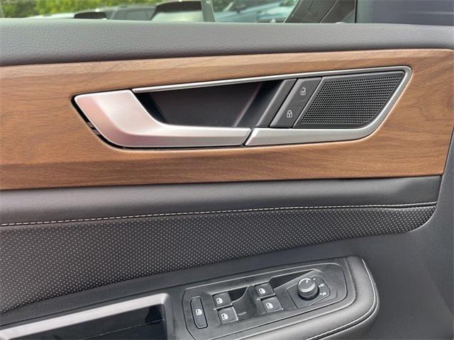 new 2025 Volkswagen Atlas car, priced at $44,136