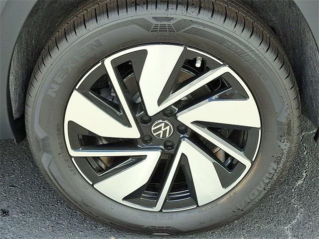 new 2025 Volkswagen Atlas car, priced at $40,792