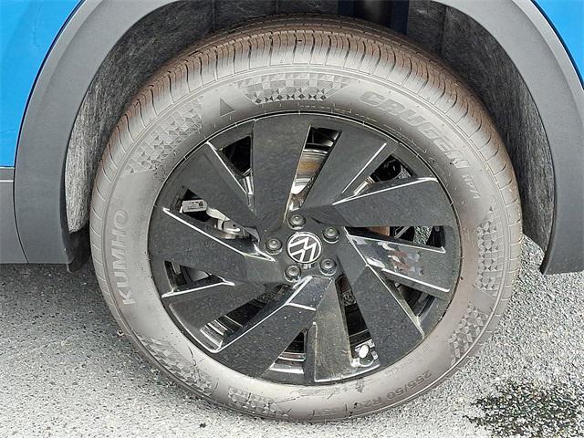 new 2025 Volkswagen Atlas Cross Sport car, priced at $42,390