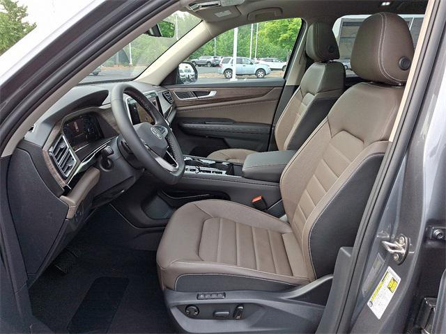 new 2025 Volkswagen Atlas car, priced at $45,445