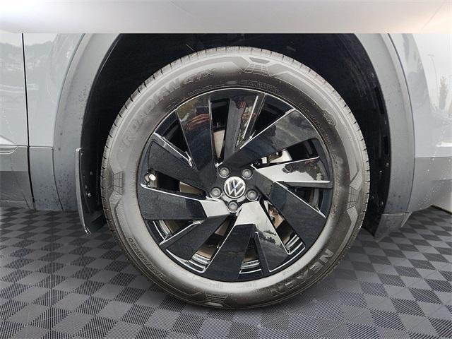 used 2025 Volkswagen Atlas car, priced at $39,798