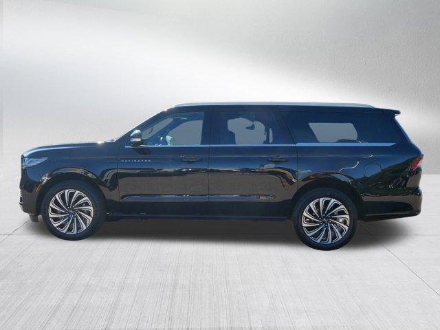 used 2025 Lincoln Navigator car, priced at $114,900