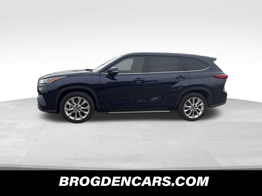 used 2021 Toyota Highlander car, priced at $27,995