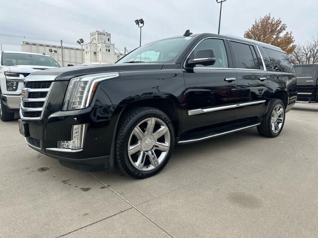 used 2020 Cadillac Escalade ESV car, priced at $47,495