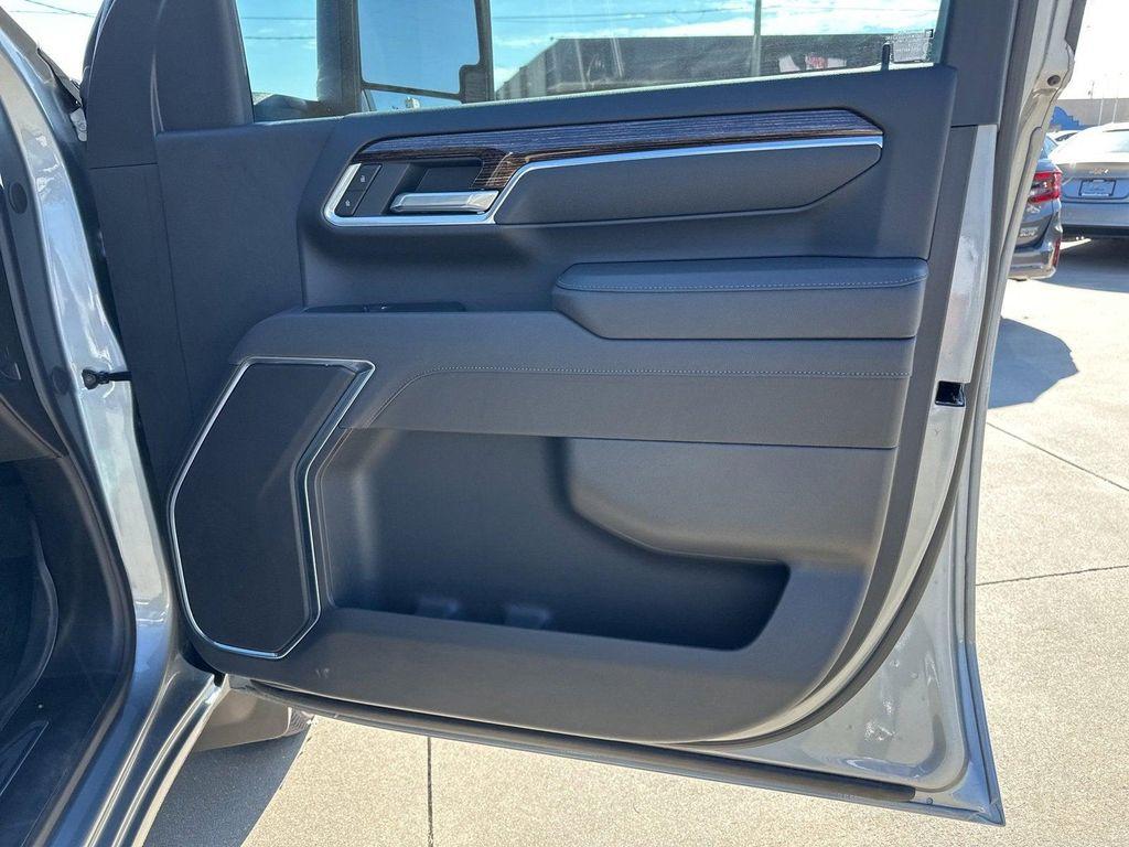 new 2025 GMC Sierra 2500 car, priced at $69,280